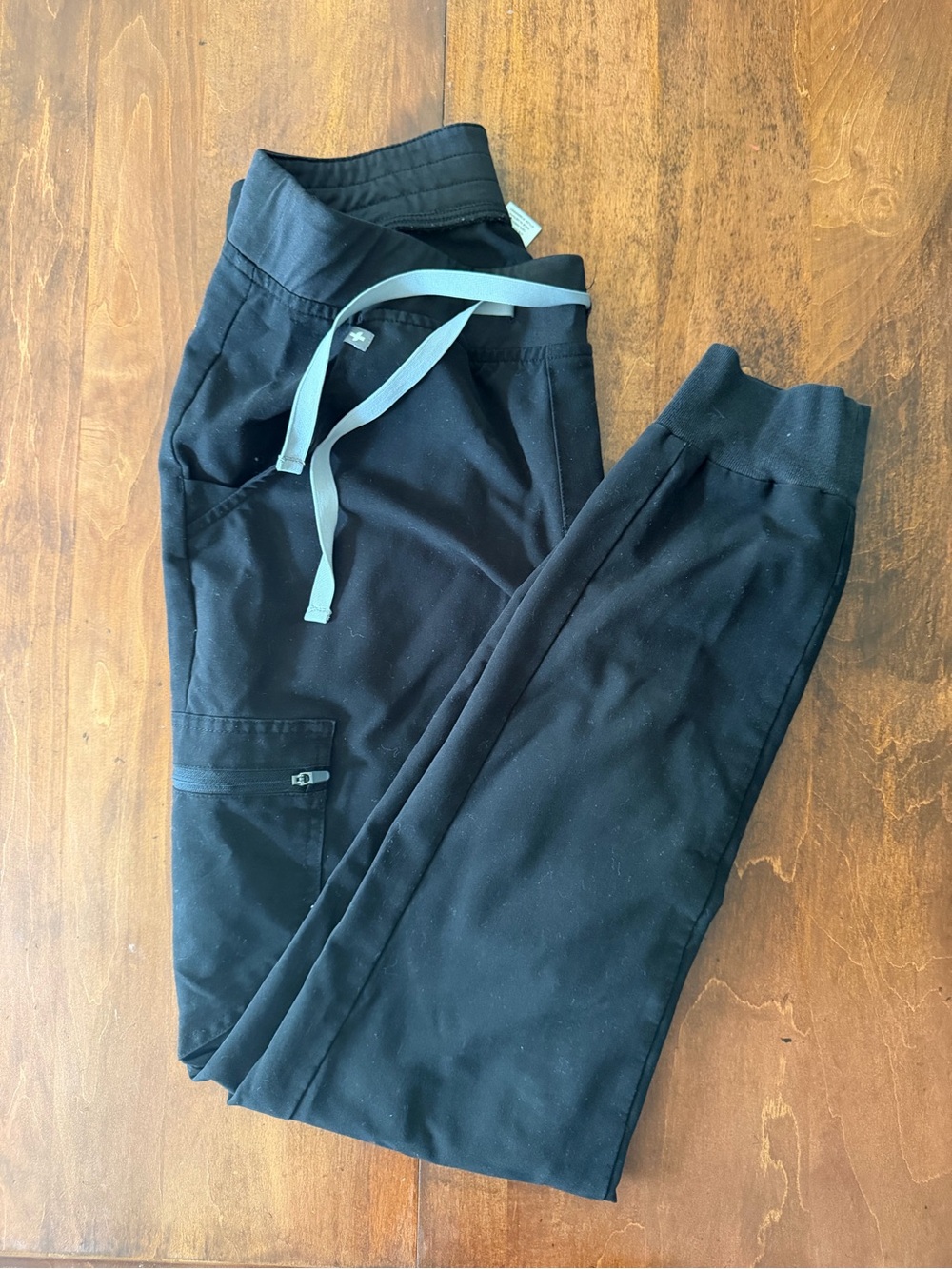 FIGS SCRUBS TALL/LONG SMALL Woman’s black Jogger Pants with grey Drawstring